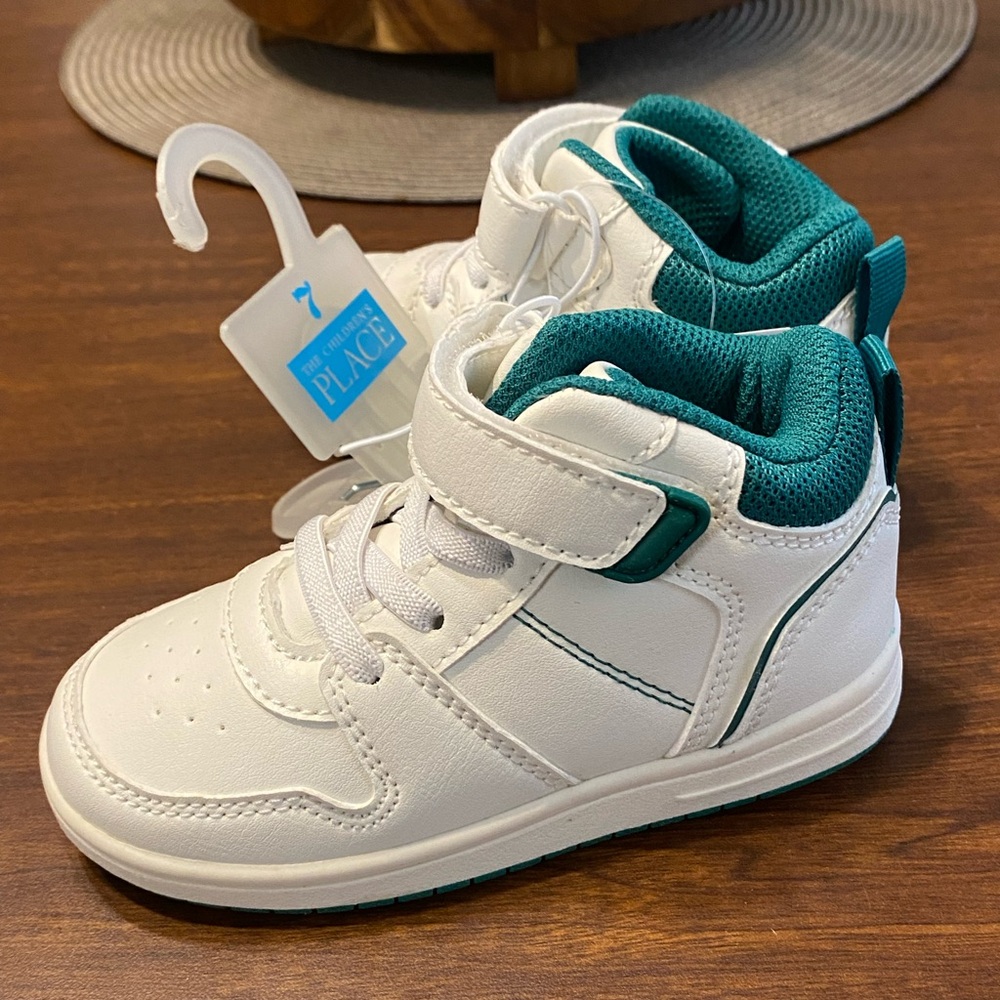 The Children's Place White and Green Kids Sneakers size 7